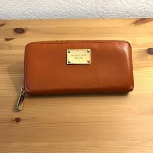 Vtg Michael Kors Leather Wallet Orange Pebbled w/Dividers Jet Set Zip Around EUC